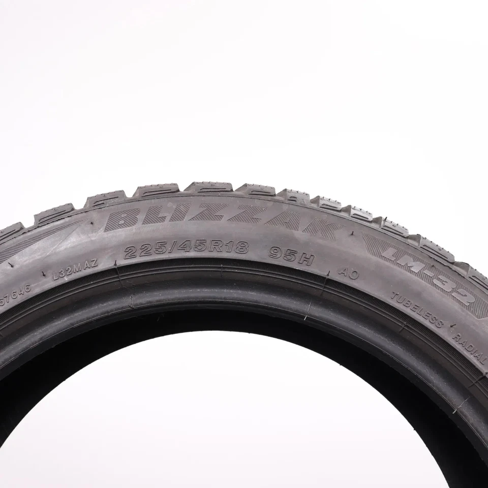 2x pneus d'hiver 225/45 R18 95H XL AO Bridgestone Blizzak LM-32 DOT22 4-4,5mm - Photo 4/4