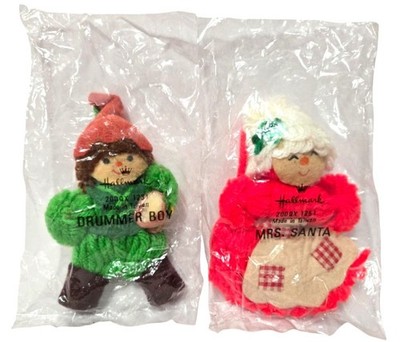 Hallmark Vintage Mrs Santa & Drummer Boy 2 Pc. Gift Set Christmas Yarn Ornament