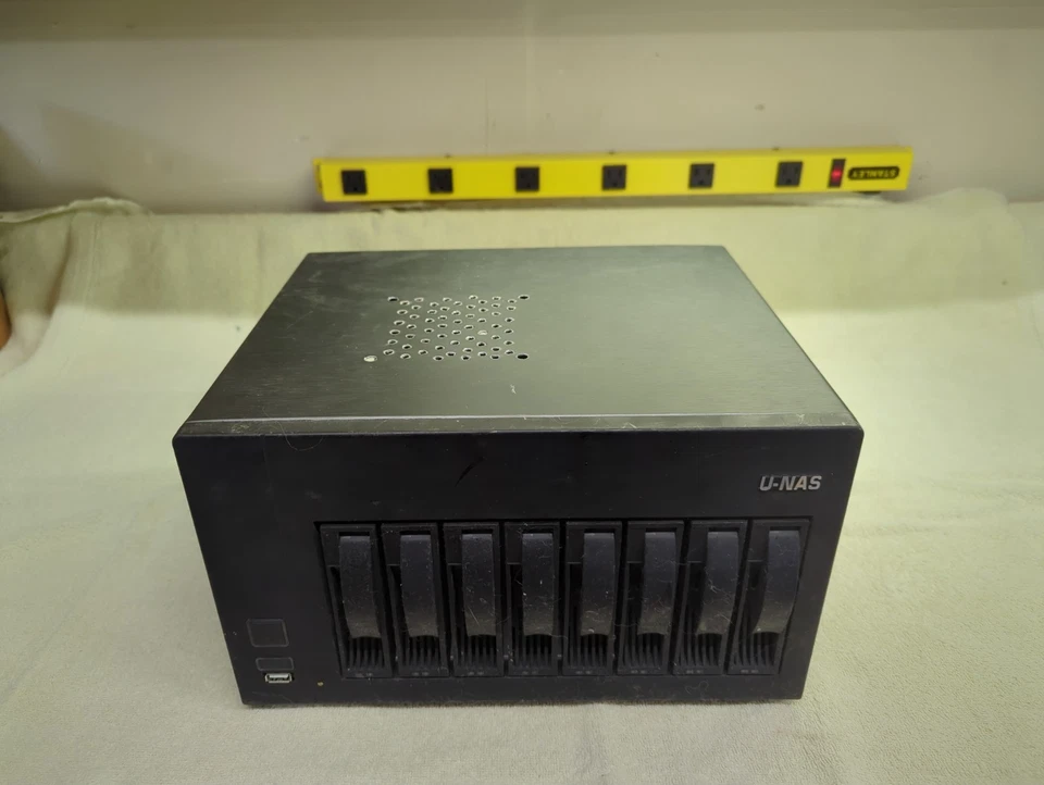 Chasis de servidor U-NAS NSC-810A de 8 bahías con 8 bahías de disco duro de 3,5 pulgadas de intercambio en caliente Foto 3 de 4