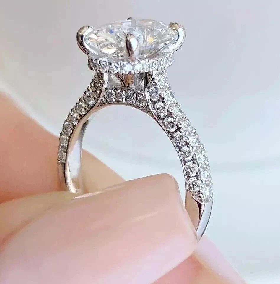 Anillo de compromiso enchapado en oro blanco 925 con diamantes creados en laboratorio de corte ovalado de 2,30 quilates Foto 3 de 4