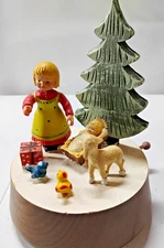 ANRI VTG MUSIC CAROUSEL PLAYS SILENT NIGHT WOMAN & HER BABY       (A1)