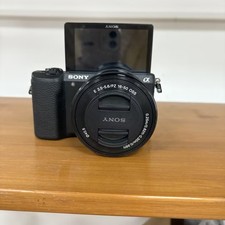 Sony Alpha a5100 Mirrorless w/16-50mm Lens 24MP Camera excellent