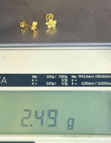 24k Solid Gold Stud 3D Flower Shiny Lady Earrings, 2.49 Grams. - Picture 4 of 5
