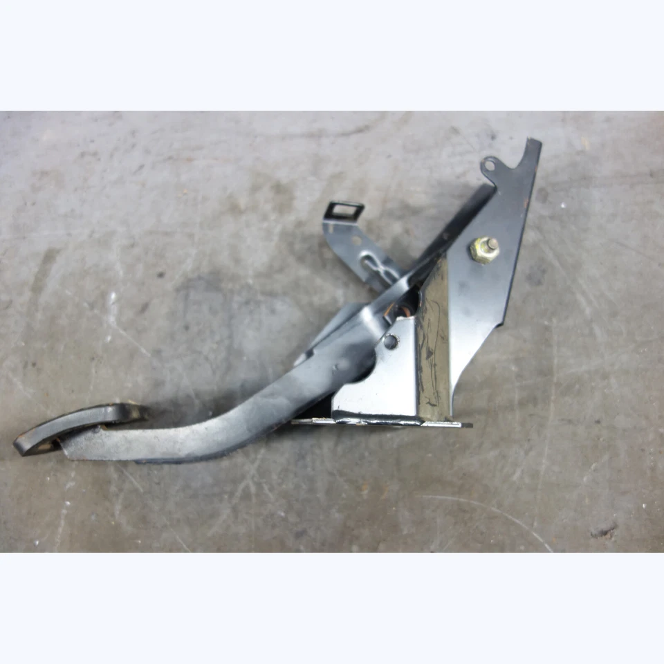 1984-1993 BMW E30 3-Series Automatic Brake Pedal Assembly w Bracket OEM — 第 2/4 张图片