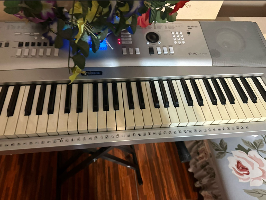 Yamaha Portable Grand Piano DGX-230 Piano Electronic Yamaha Portable Grand Piano DGX-230 Piano Electronic