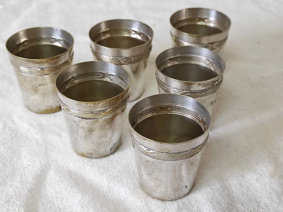 Lot de 6 anciens petits Verres à digestif, Shooter en métal couleur argenté - Photo 2/4
