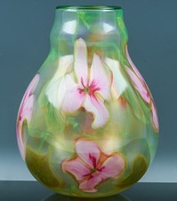 VERY PRETTY 1979 CHARLES LOTTON MUTI FLORA PINK FLOWERS STUDIO ART GLASS VASE