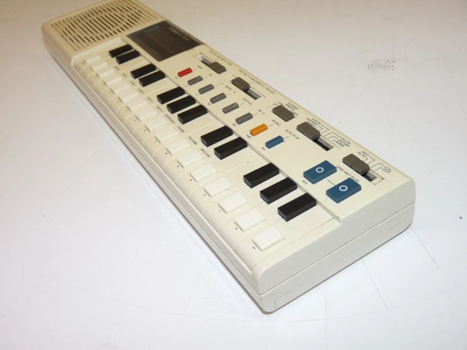 Casio VL-Tone (VL-1)  monophonic, digital synthesizer / calculator with manual - Image 3 of 4