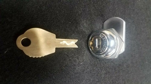 DUNCAN PARKING METER ORIGINAL "FINE-O-METER" COMPLETE LOCK ASSEMBLY & BRASS KEY