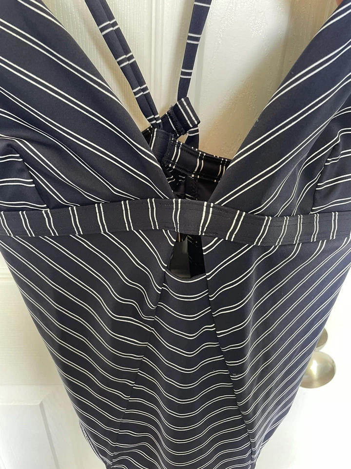 Traje de baño Athleta Piha de una pieza a rayas francesas azul marino y blanco talla XLT Foto 3 de 4
