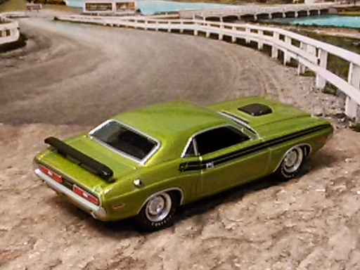 426 HEMI V8 MOPAR 1971 71 DODGE CHALLENGER R/T GREEN 1/64 SCALE