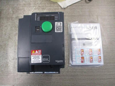 Schneider Electric Altivar AC Drive ATV320U07S6C 1HP 3Ph 525-600V 50/60Hz
