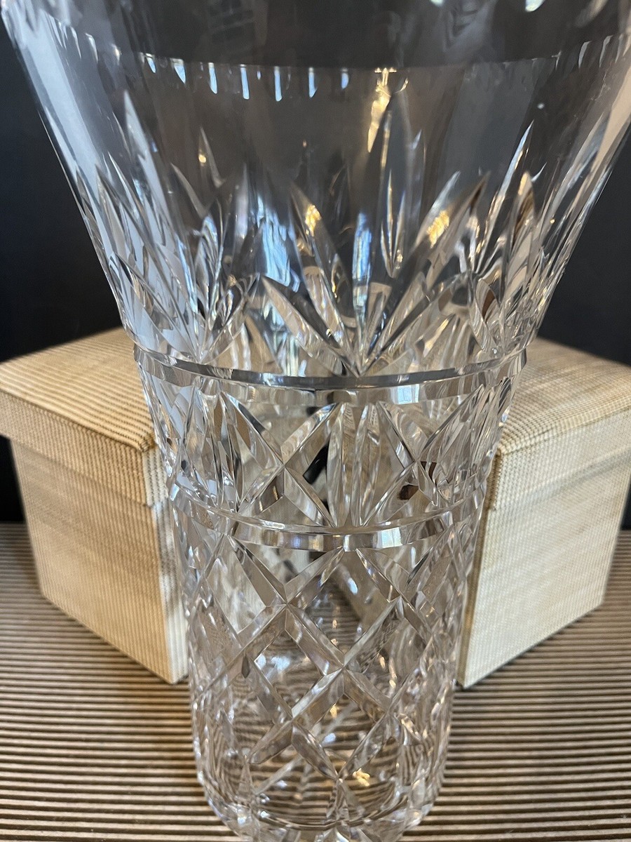 Gorgeous Cut 24% Lead Crystal Flower Vase With Edge To Hold
