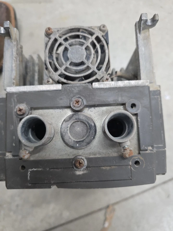 SAFTRONICS GP10E4ST34003B1 380-480V 3 FASES 3 HP NEMA 4 Foto 3 de 3