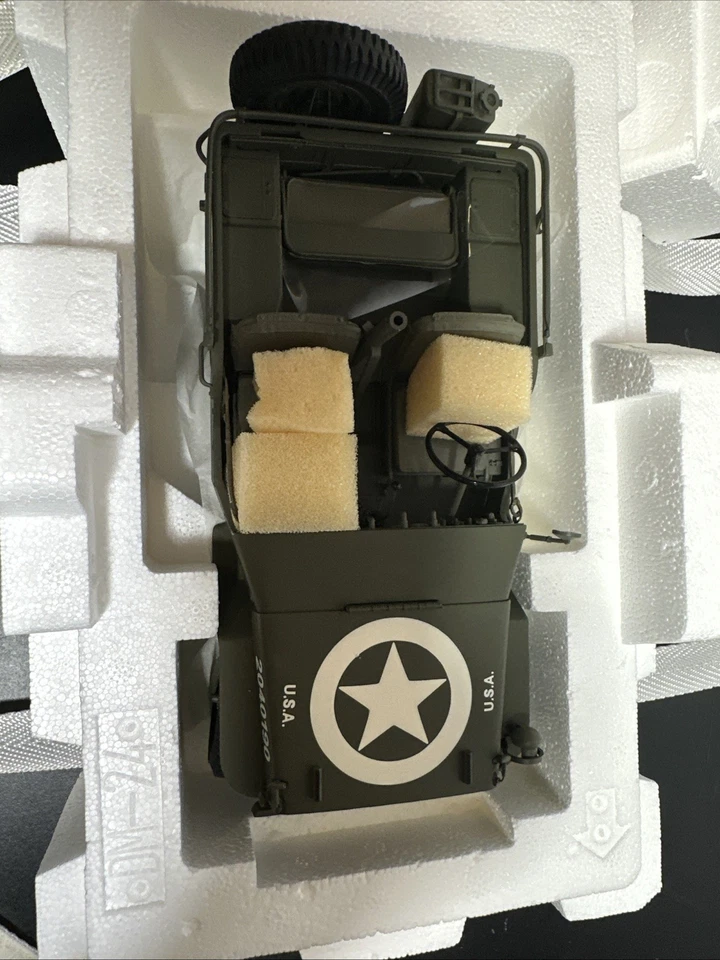 Danbury Mint 1/16 Scale World War II Replica Jeep. Rare New in Box - Image 2 of 4