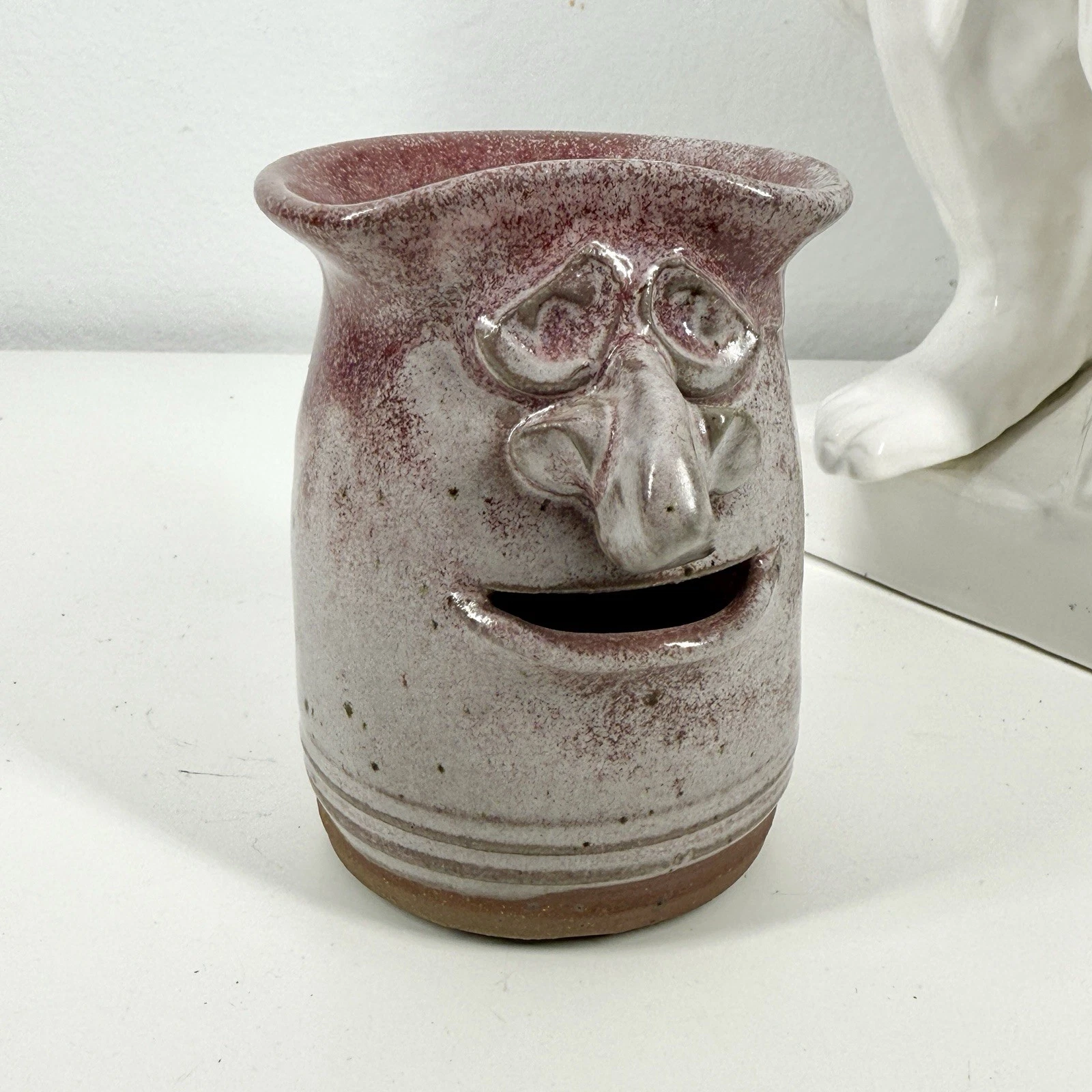 ED ZEMBRZUSKI Signed EGG YOKE SEPARATOR w/Funny Face VTG 90s Studio Art Pottery
Opens in a new windo