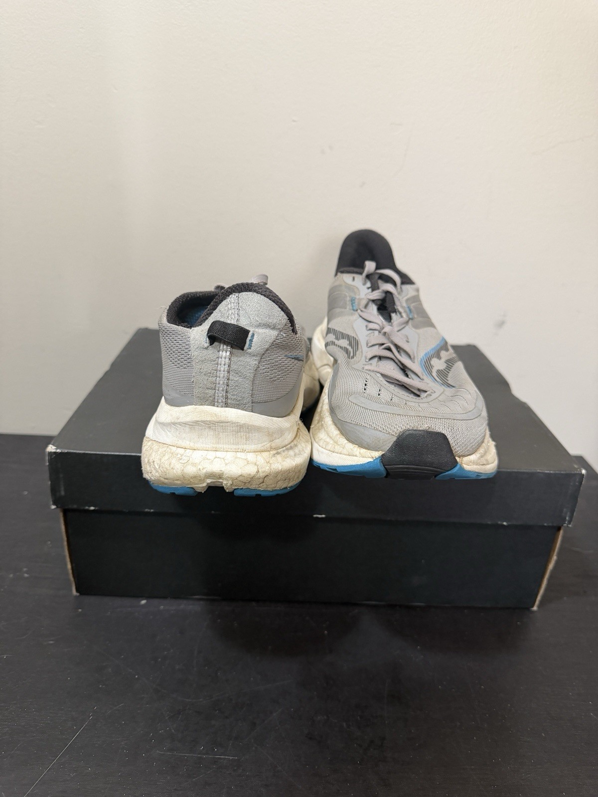 Size 9 - Saucony Tempus Gray- Pre Owned- Good Condition thumbnail 5