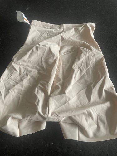Style 4758 TC® Just Enough® Hi-Waist Boy Short 360 Shapewear Beige Small Shaper - Picture 3 of 3