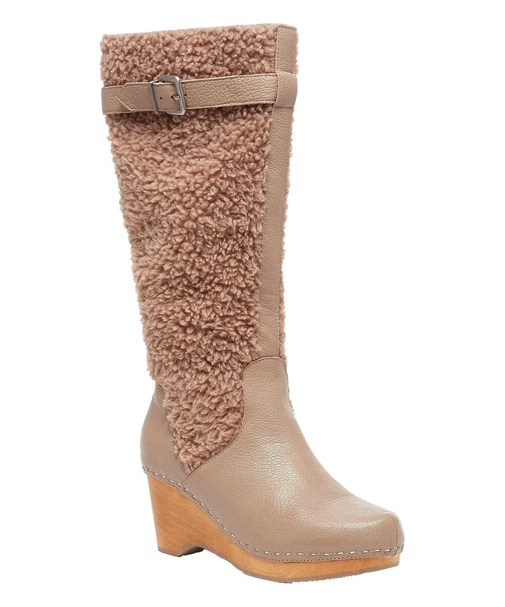 Женские кожаные сапоги для официальных приемов на танкетке