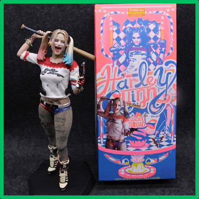   Figurine HARLEY QUINN Suicide Squad 28.5cm avec Batte Baseball et Accessoires