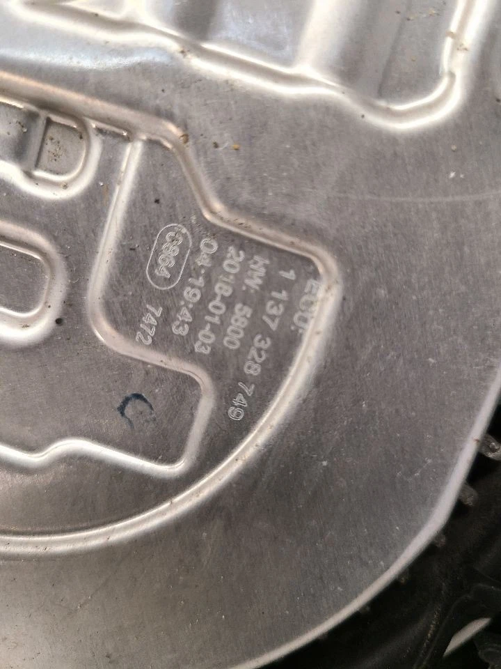 2017 2018 2019 2020 2021 2022 2023 CHRYSLER PACIFICA Radiator Fan Motor FWD Foto 3 de 4