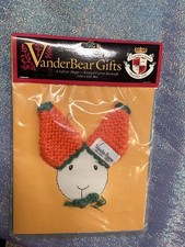 VANDERBEAR GIFTS- A Gift for Hoppy - 1997 KNITTED CARROT EARMUFFS W/GIFT BOX