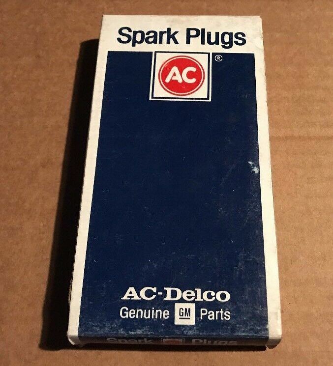 AC Delco GM Spark Plugs R42T 5613353 NOS Green Stripe