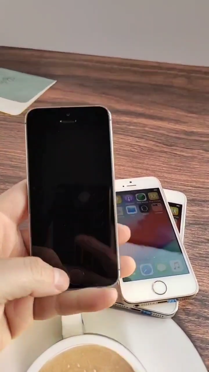 Original&Working Apple iPhone 5s 16/32/64GB Factory UNLOCKED for