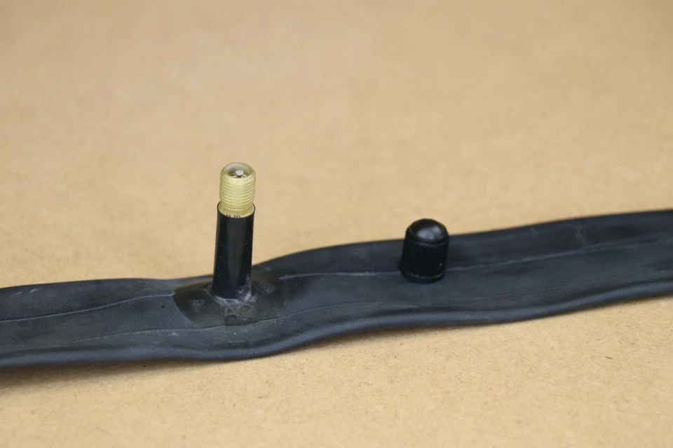 Paquete de 2 Panaracer 700 x 35-50C, 27"x 1 1/4" Válvula Schrader Tubo Interior Bicicleta Híbrida Foto 2 de 4