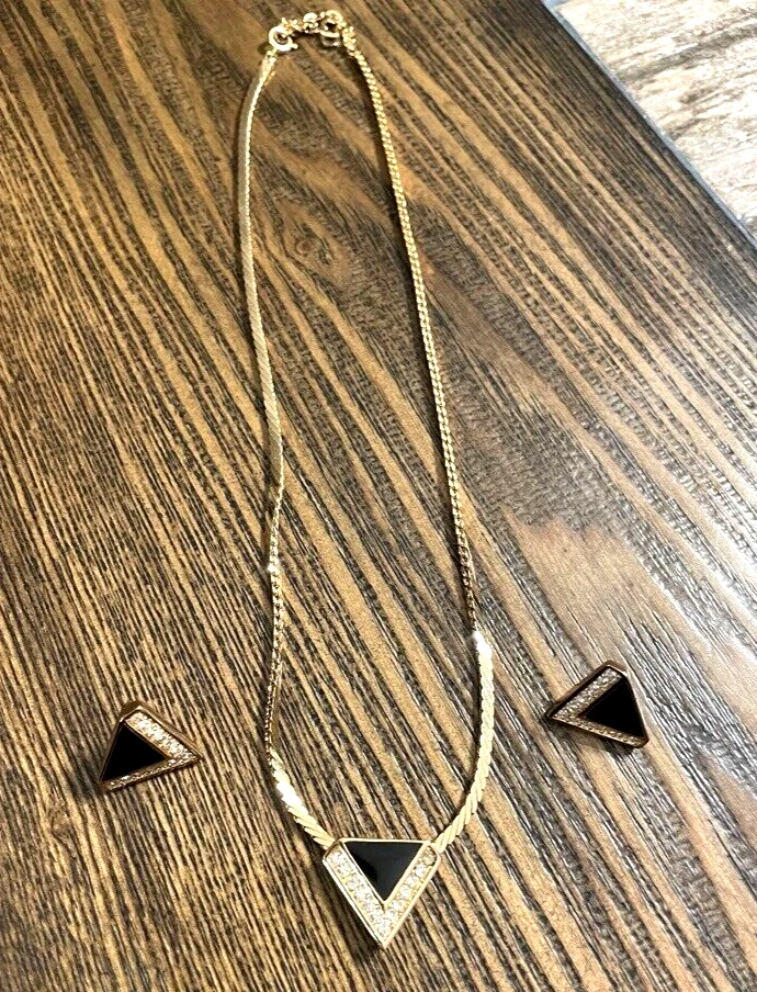 Collier et boucles d'oreilles Dior triangle émail noir et cristal