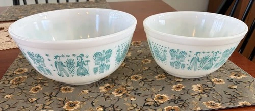 SET OF 2 PYREX BUTTERPRINT MIX. BOWL 402 & 403 WHITE+TURQUOISE BLUE AMISH DESIGN