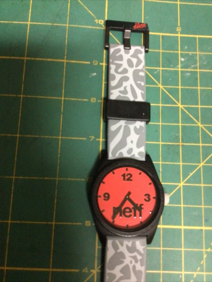 Reloj Banda Silicona Estampado Camuflaje Diario Red Face Neff ¡Nuevo Batería Instalada!! Foto 2 de 4