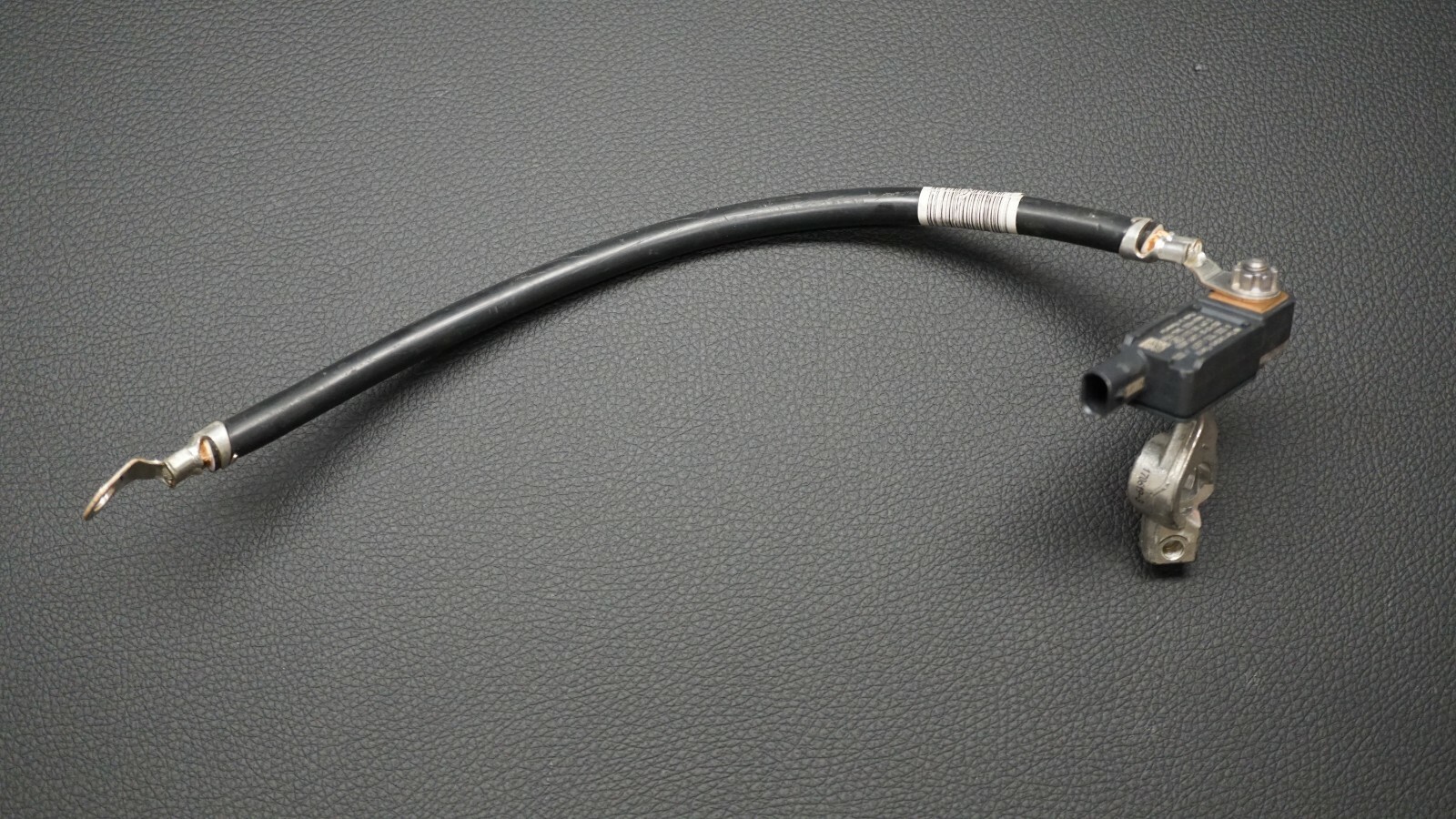 OEM MERCEDES BENZ W213 W238 BATTERY CABLE / A0009056507 