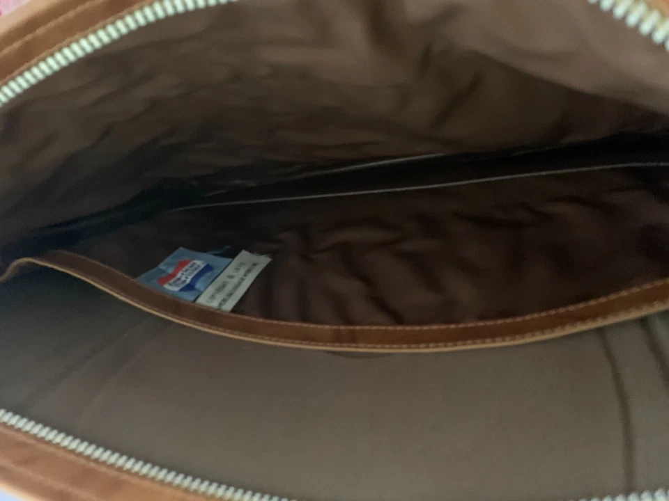 Maletín portafolio vintage American Tourister bronceado con cremallera Foto 3 de 3