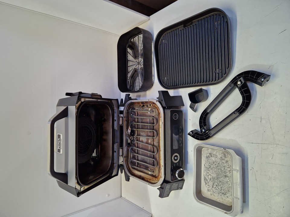 Ninja OG701UK Woodfire Electric BBQ Grill Smoker (Dirty/Dented/Missing