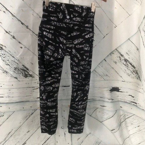Lululemon athletica size 4 wunder under capri leggings black and white - Picture 6 of 8