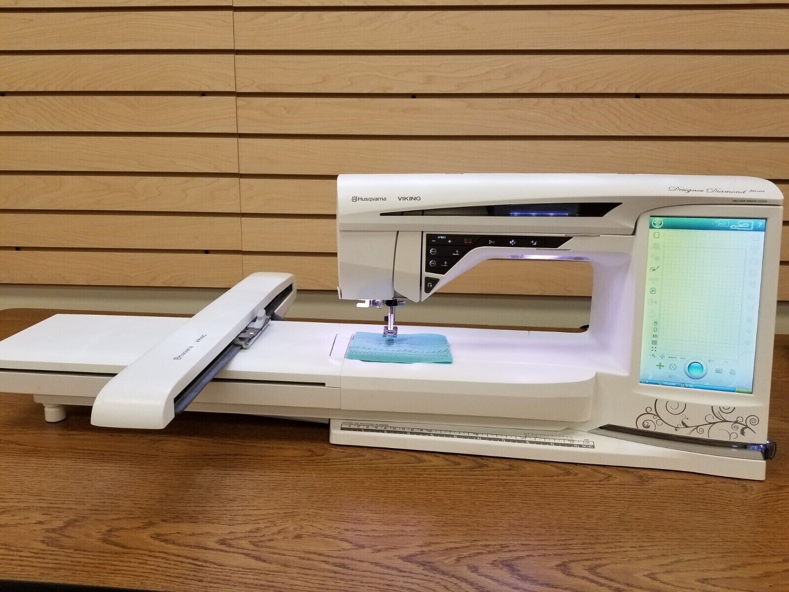 Viking Designer Diamond DeLuxe Sewing And Embroidery Machine eBay