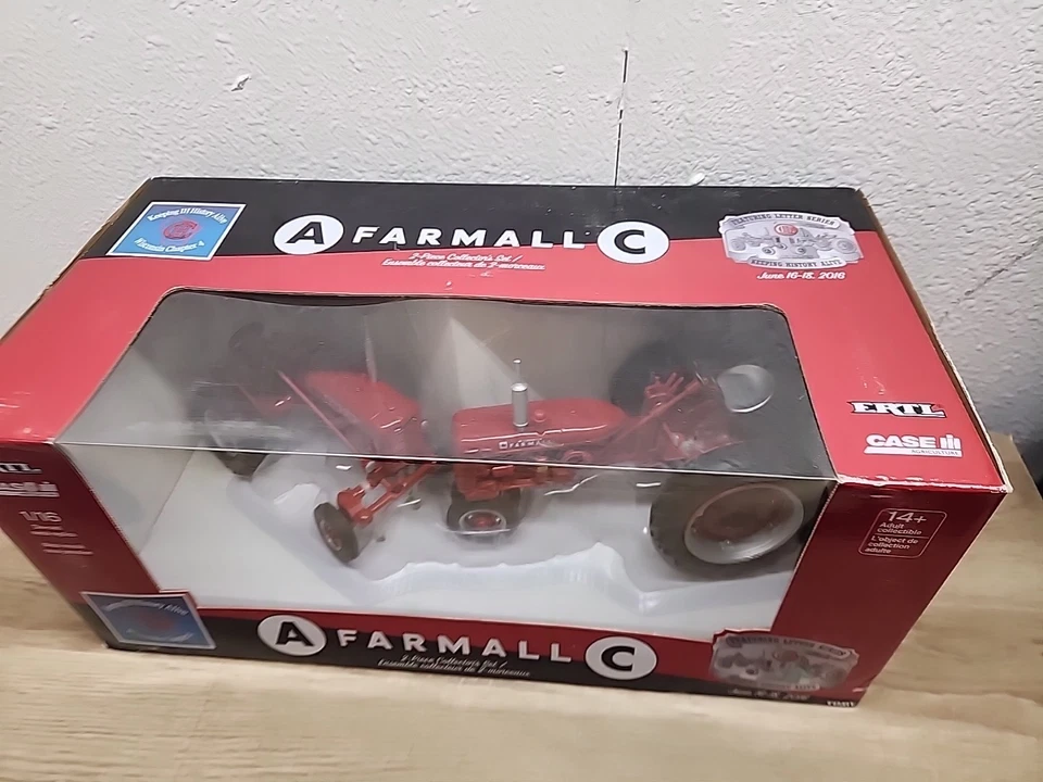 1/16 IH International Harvester Farmall Set A & C Models Wisconsin Chapter 4 - Image 2 of 4