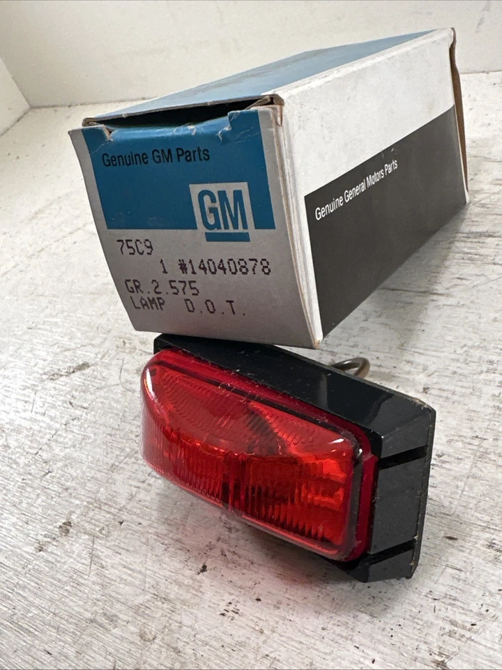 New OEM GM #14040878 Tail Gate Lamp Dully 82-90 Chevy GMC C/K Series Trucks NOS - Image 4 of 4
