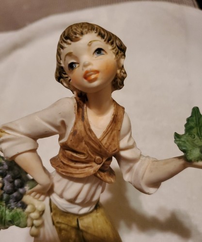 Vntg Statuetta Capodimonte Italiana? Fontanini? "Cesto frutta raccolta uva ragazzo 7"" - Foto 4 di 8