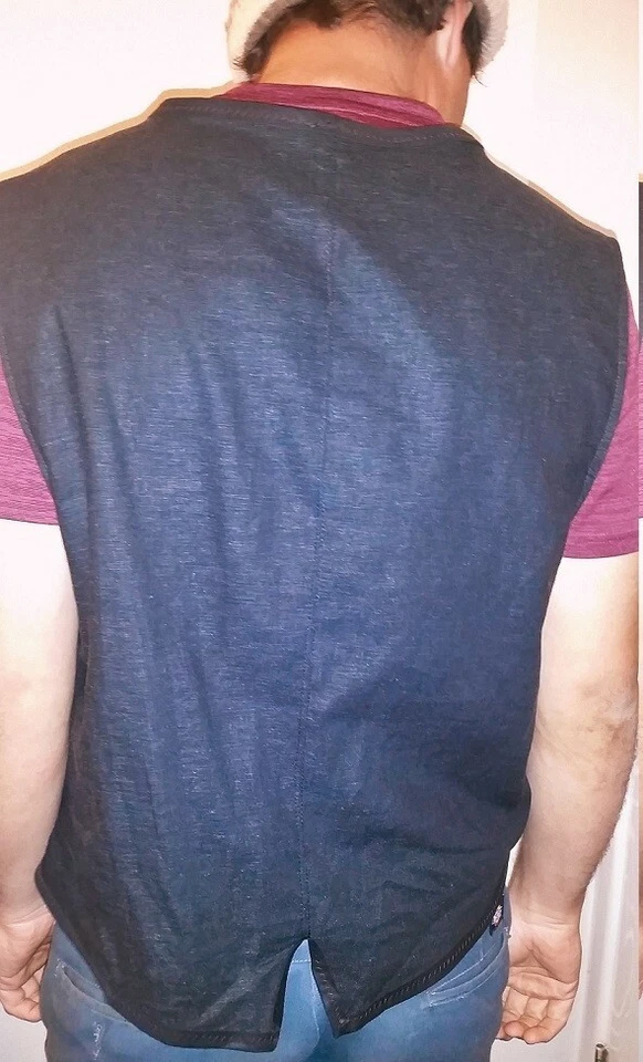 Chaleco de lino negro para hombre con botones vintage Foto 2 de 4