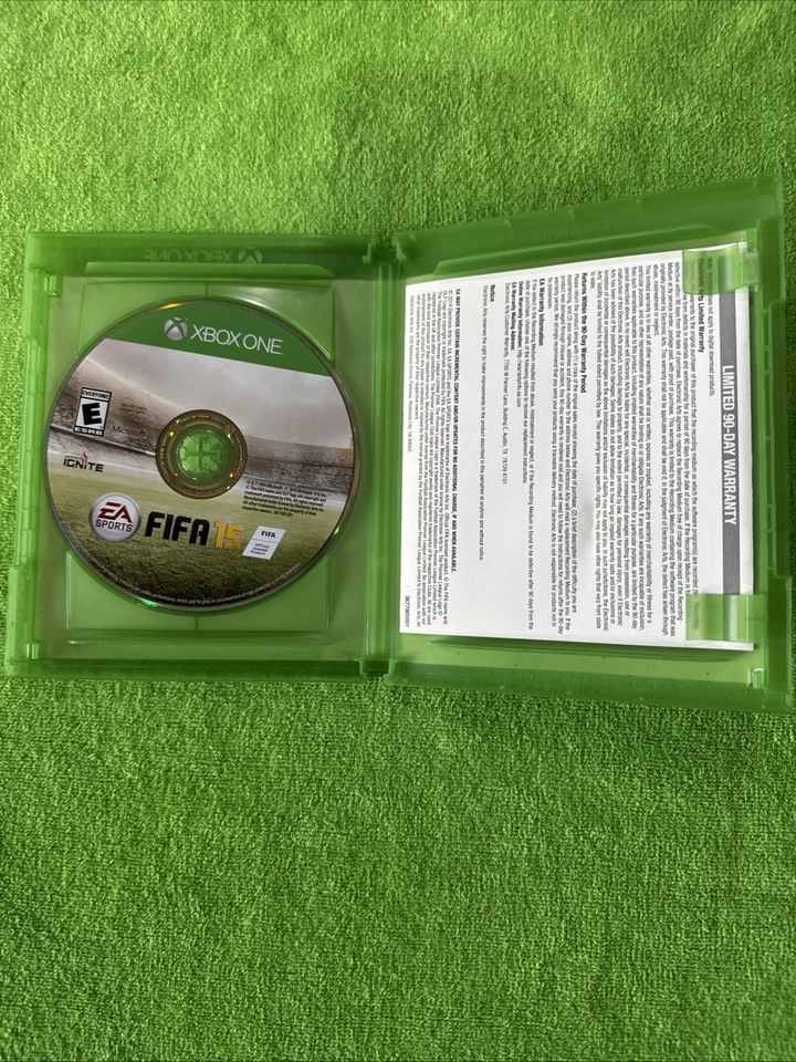 Lote de 5 juegos xbox one, Madden 15, 17 y FIFA 15, 16, 17 Foto 3 de 4