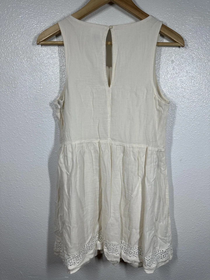 Old Navy Blouse Womens Small Ivory Sleeveless Crochet Lace Trim Pintuck Top - Image 2 of 4