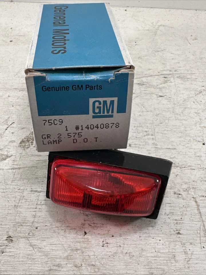 New OEM GM #14040878 Tail Gate Lamp Dully 82-90 Chevy GMC C/K Series Trucks NOS - Image 2 of 4