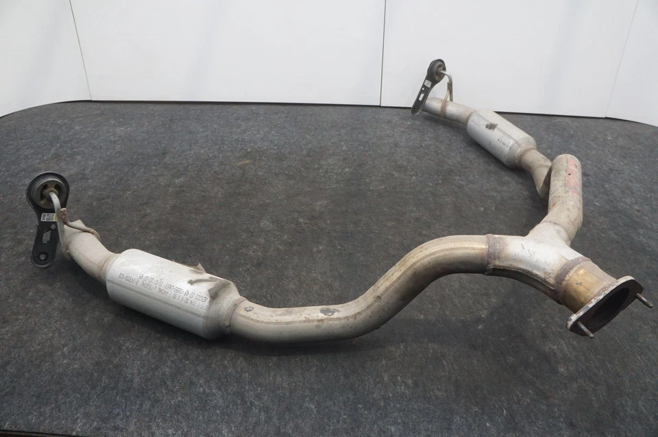 Rear Exhaust Muffler Silencer Pipe OEM 84964235 Cadillac Escalade Esv 2021-2024 Foto 4 de 4