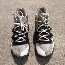Nike Kyrie 5  Cookies & Cream  Basketball Sho...