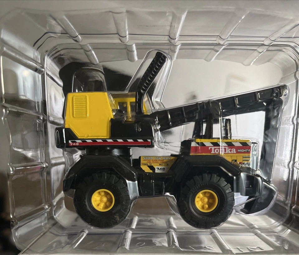 Vehículo de construcción retroexcavadora Tonka Maisto Hasbro Mighty 748 2001 # 762906 Foto 2 de 4