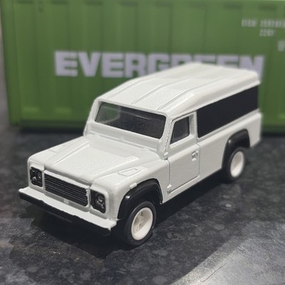 Corgi Junior Land Rover Defender Custom mit echten Fahrern 