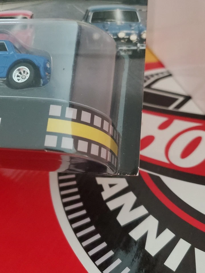 Hot Wheels 2013 Retro Entertainment The Italian Job - Morris Mini Cooper Blue - Image 4 of 4