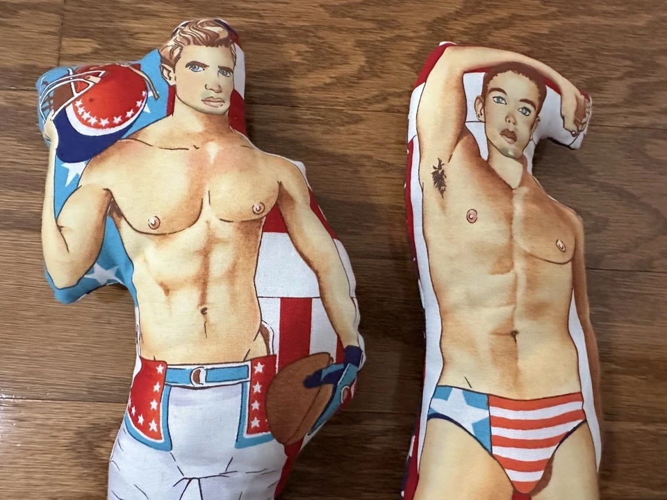 Alexander Henry Raro Tela Peluche Muñeca Almohada Beefcake Hunk Hombre Sin Camisa Jock Foto 3 de 3